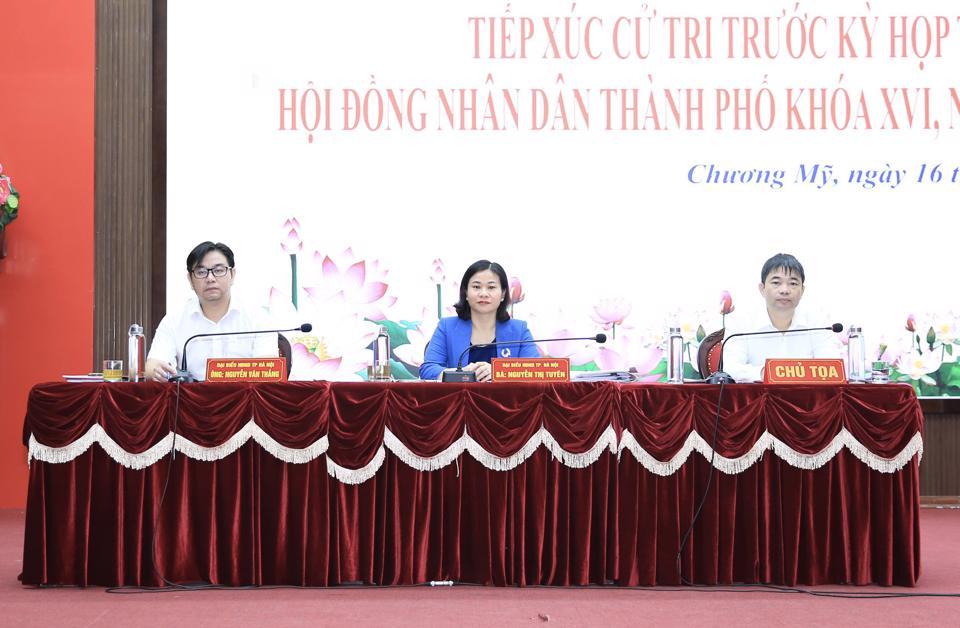 Phó Bí thư Thường trực Thành ủy Nguyễn Thị Tuyến cùng các đại biểu HĐND TP ứng cử tại đơn vị bầu cử huyện Chương Mỹ đã tiếp xúc với cử tri huyện Chương Mỹ.