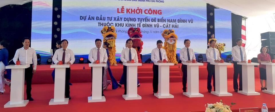 Lễ khởi công xây dựng Dự án đầu tư xây dựng tuyến đê biển Nam Đình Vũ. Ảnh: Vĩnh Quân