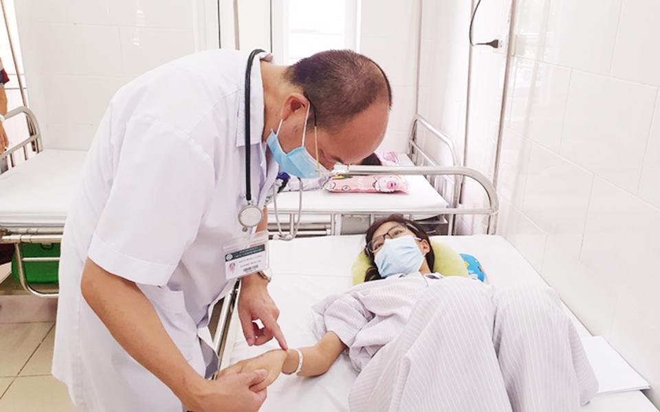 Bệnh nhân sốt xuất huyết điều trị tại BV Bạch Mai.