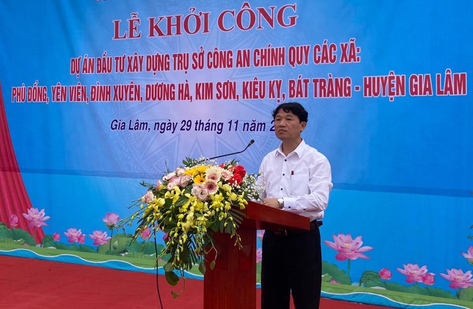 Phó Chủ tịch UBND huyện Gia Lâm Trương Văn Học phát biểu tại lễ khởi công.Ảnh: Hoàng Quyết