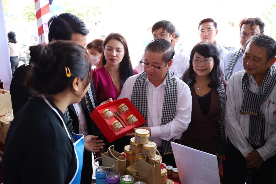 Cần Thơ: Khởi động Tuần lễ tinh hoa hàng Việt và siêu khuyến mại 2022 - Ảnh 1