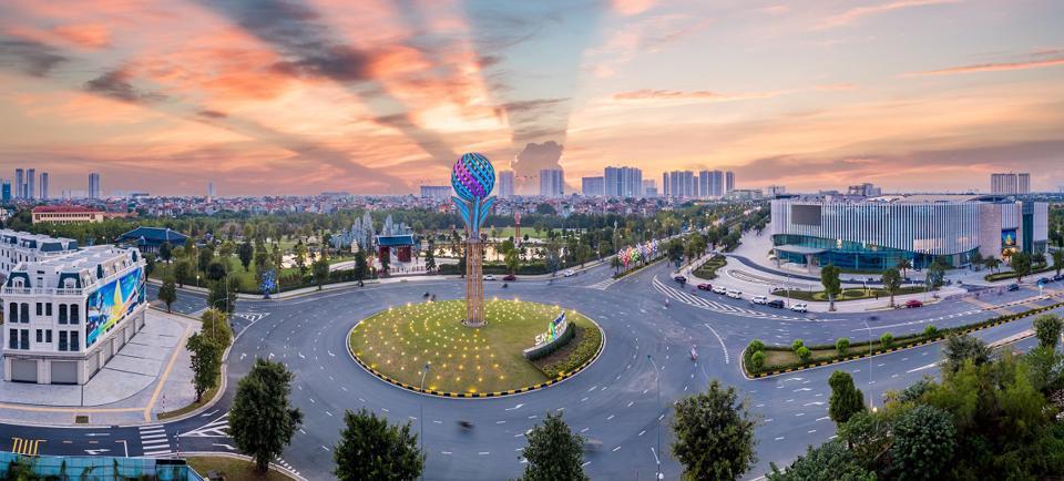 Trong bối cảnh thị trường hiện tại, đại đô thị Vinhomes Smart City vẫn là sự lựa chọn hàng đầu, thu hút nhiều sự quan tâm của các nhà đầu tư và khách hàng