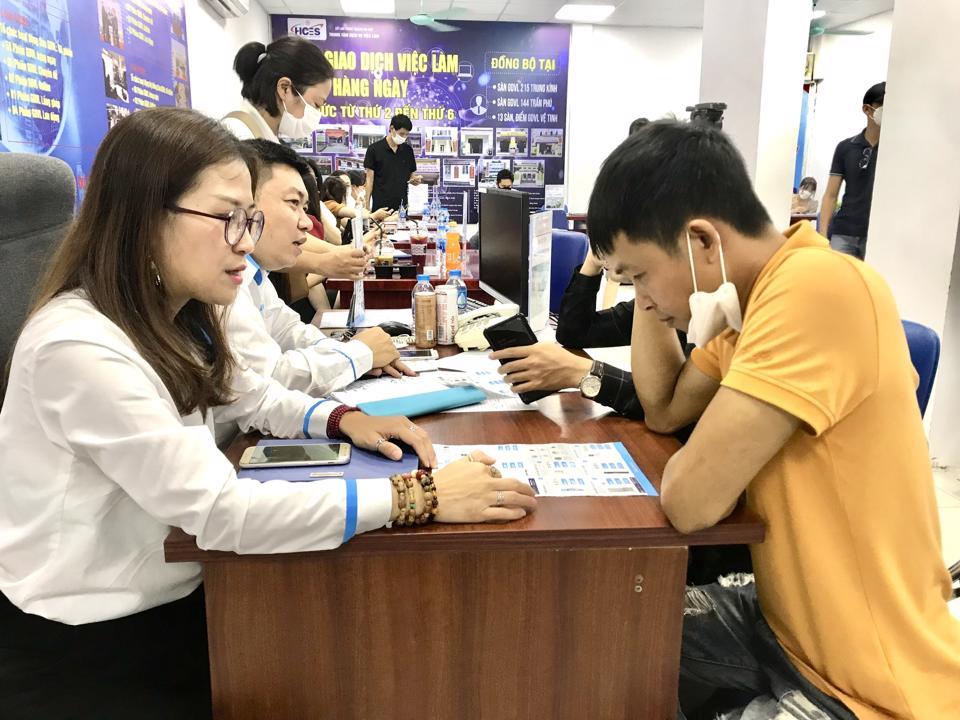 TP Hà Nội đặt ra chỉ tiêu giải quyết việc làm cho 162.000 người lao động trong năm 2023. Ảnh: Trần Oanh.