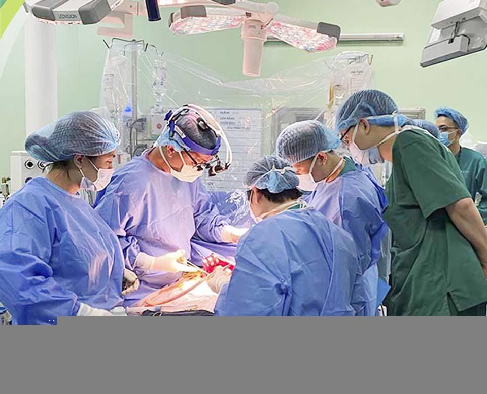 Bệnh viện Trung ương Quân đội 108 và Bệnh viện Nhi Trung ương phối hợp thực hiện ghép gan cho bệnh nhi ung thư gan vào tháng 8/2021.