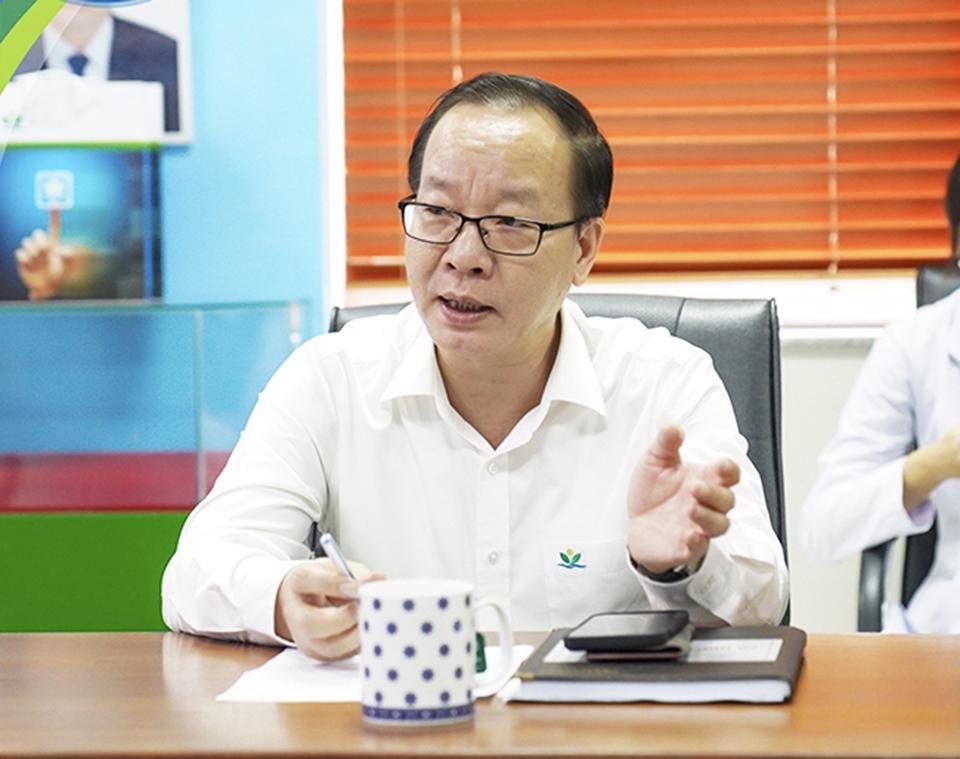 PGS. TS Trần Minh Điển – Giám đốc Bệnh viện Nhi Trung ương vui mừng với thành quả mà ekip ghép gan của Bệnh viện đã đạt được.