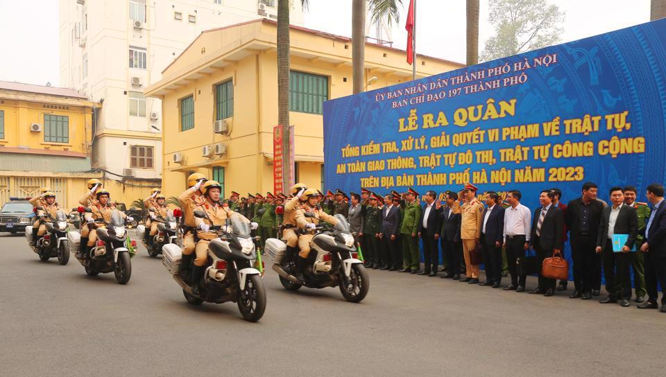 Lễ ra quân tổng kiểm tra, xử lý giải quyết về trật tự, ATGT, trật tự đô thị, trật tự công cộng trên toàn địa bàn TP năm 2023. Ảnh: Nguyễn Trọng  