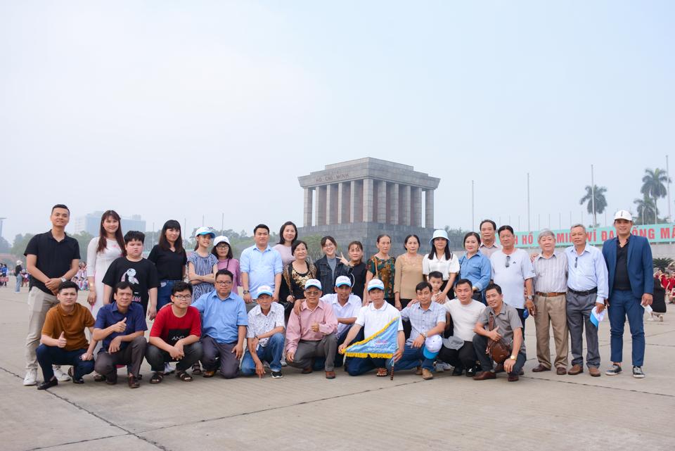Khách hàng đại lý của Eratek thăm Lăng Chủ tịch Hồ Chí Minh tại thủ đô Hà Nội