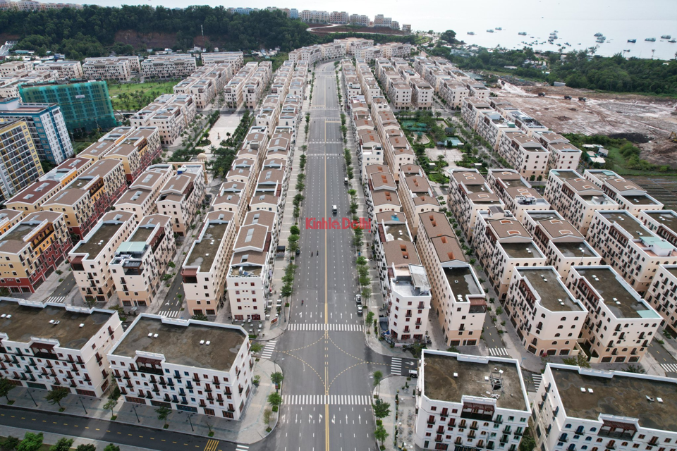 Khu đô thị An Thới, một trong những công trình, dự án đầu tư của tập đoàn Sun Group đưa Nam Phú Quốc đẹp lung linh và huyền ảo. Ảnh Hữu Tuấn