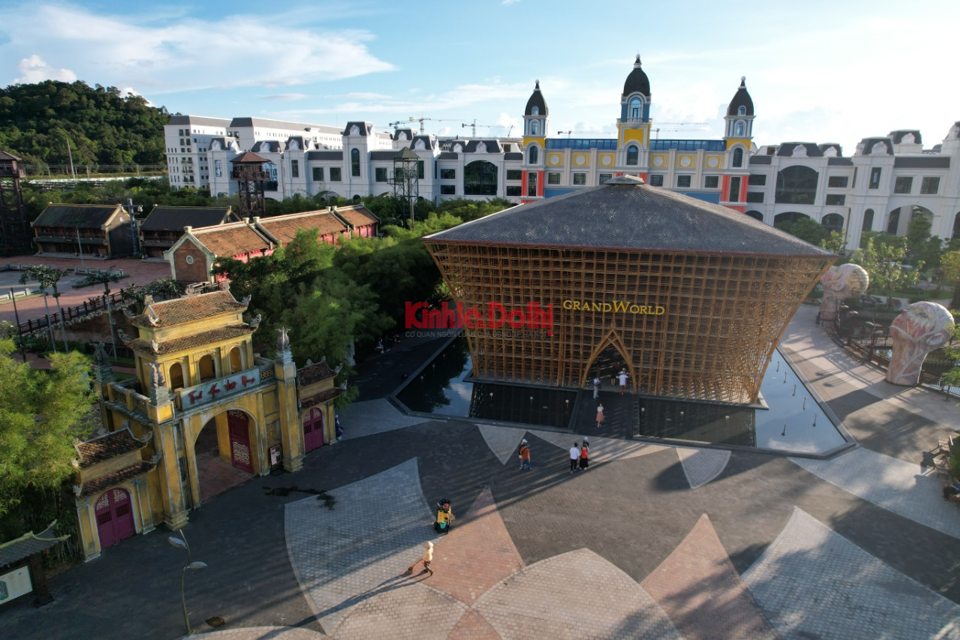 Một góc công viên thành phố không ngủ Grand World, kiệt tác của nhân loại tại Phú Quốc. Ảnh Hữu Tuấn Khu quần thể dự án của Tập đoàn Vin group tại Bắc đảo được đầu tư quy mô lớn. Ảnh Hữu Tuấn