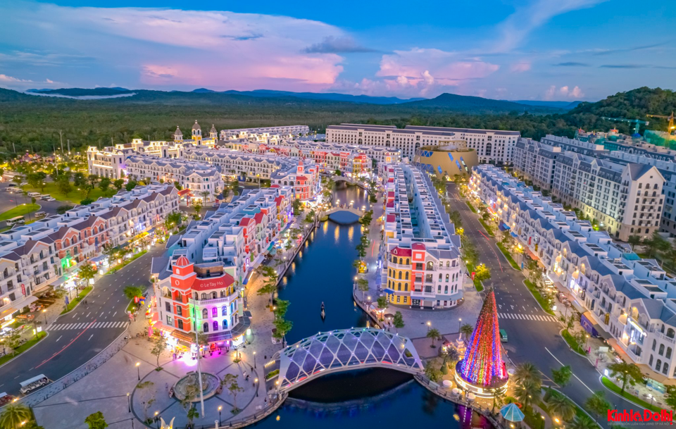 Thành phố không ngủ Grand World một trong những điểm đến check-in lý tưởng của du khách trong và ngoài nước khi đến với Đảo Ngọc. Ảnh Hữu Tuấn