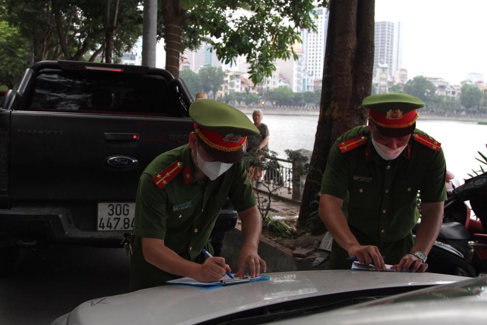 Đối với các trường hợp vi phạm, lực lượng chức năng sẽ kiên quyết xử lý nghiêm theo quy định của pháp luật.