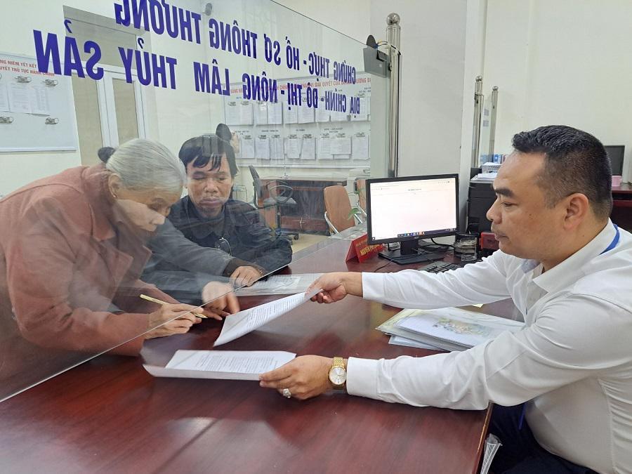 Bộ Nội vụ đề xuất tăng 12,5% mức trợ cấp hằng tháng so với mức trợ cấp được hưởng tại thời điểm tháng 6/2023 đối với cán bộ xã, phường, thị trấn đã nghỉ việc hưởng trợ cấp hằng tháng 