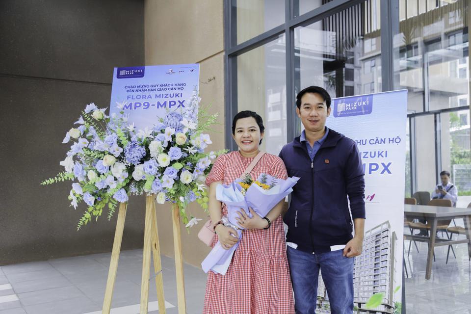 Khách nhận bàn giao Flora Mizuki MP9-MPX.