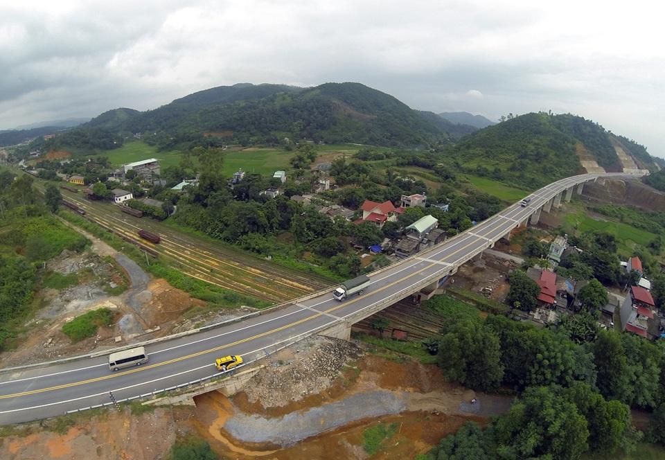 Đầu tư công là một nhóm ngành được các chuyên gia khuyến nghị đầu tư trong nửa năm 2023