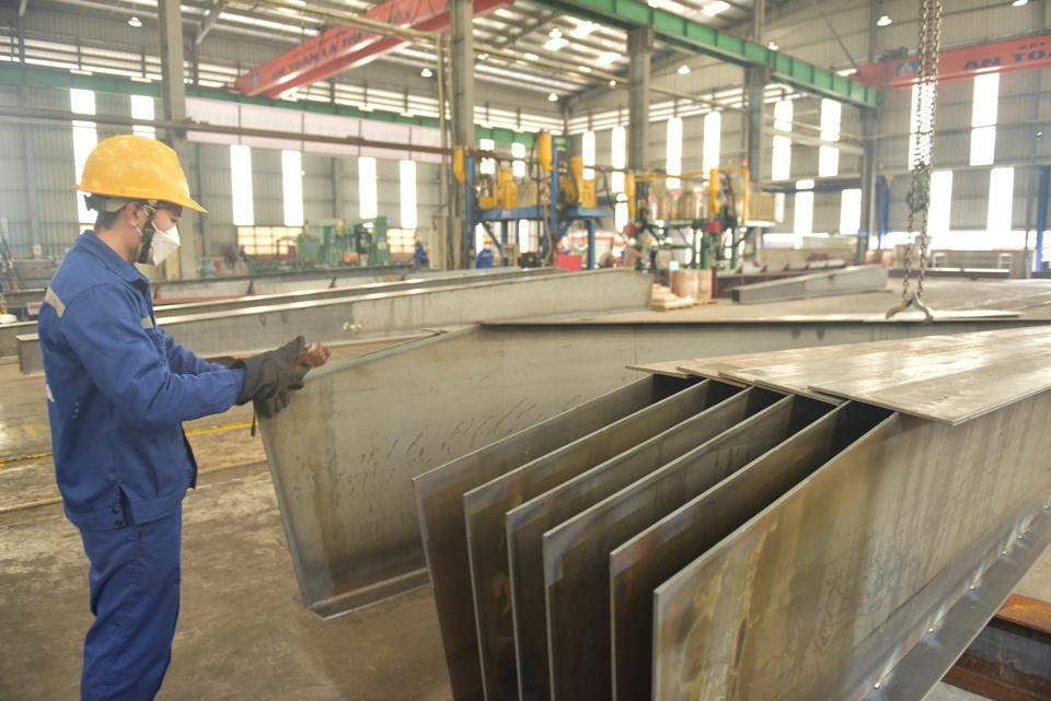 Ngành vật liệu xây dựng thời gian vừa qua trải qua nhiều khó khăn. Ảnh: Công Hùng