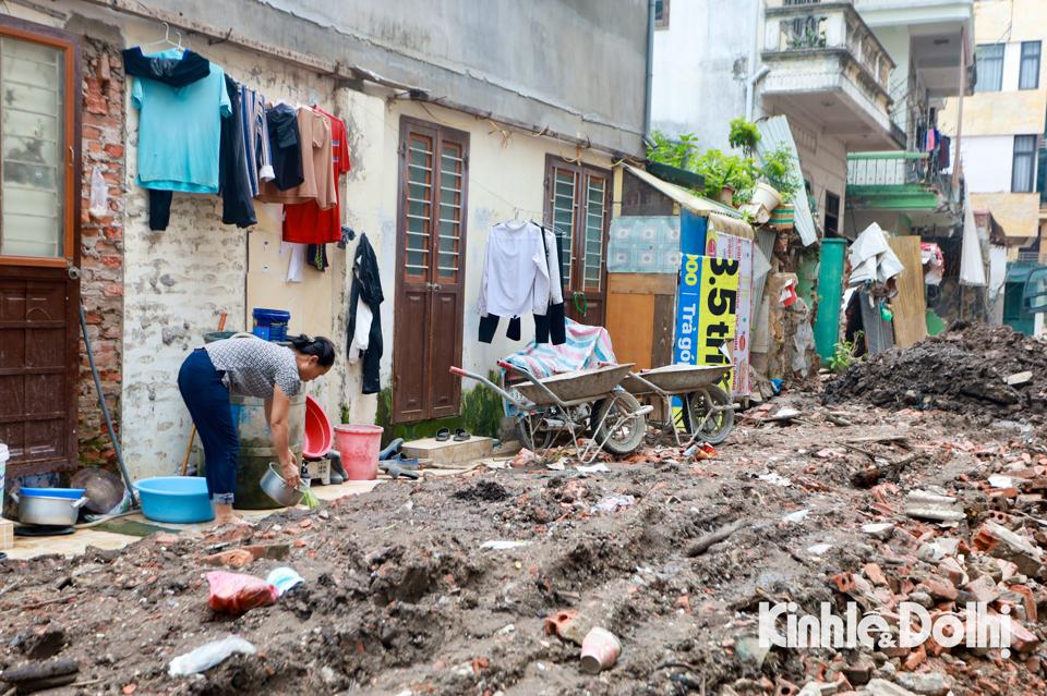 Tuyến mương đi dọc Thụy Khuê này chính là một nhánh của sông Tô Lịch, là đường thoát nước của hai quận Ba Đình và Tây Hồ với chiều dài khoảng 3km. Được biết, việc cải tạo mương thoát nước này thuộc dự án: “Cải thiện môi trường mương thoát nước Thuỵ Khuê”.