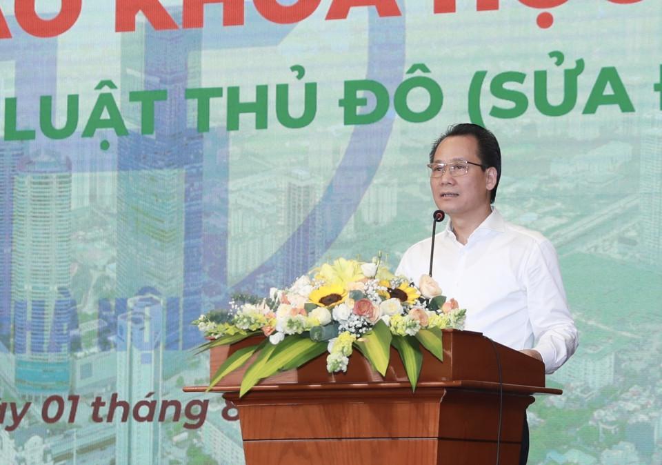 Bí thư Đảng khối các trường Đại học, Cao đẳng Hà Nội Nguyễn Thanh Sơn phát biểu đề dẫn tại Hội thảo.