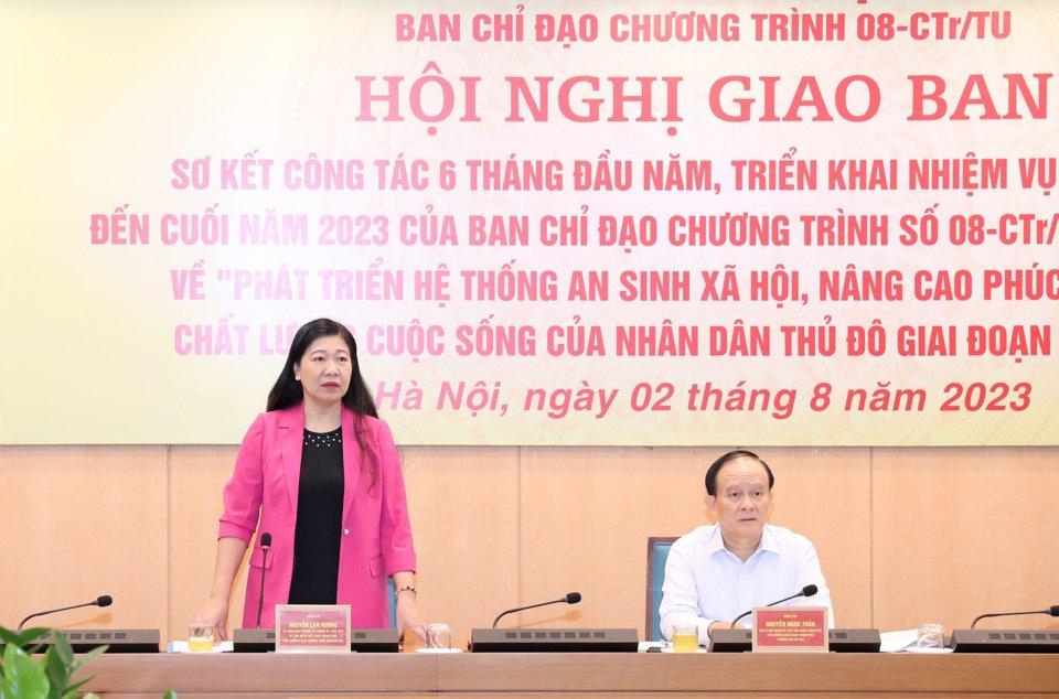 Chủ tịch Ủy ban MTTQ Việt Nam TP Hà Nội Nguyễn Lan Hương điều hành thảo luận tại hội nghị