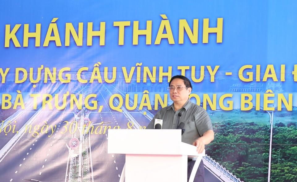 Thủ tướng Chính phủ Phạm Minh Chính phát biểu tại lễ thông xe cầu Vĩnh Tuy giai đoạn 2. Ảnh: Thanh Hải.