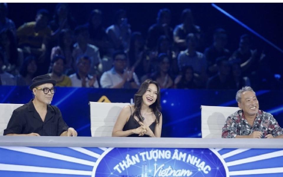 3 giám khảo Vietnam Idol trong đêm thi tối 9/9. Ảnh: BTC  