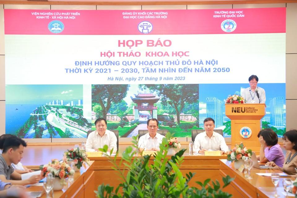 Quang cảnh buổi họp báo.