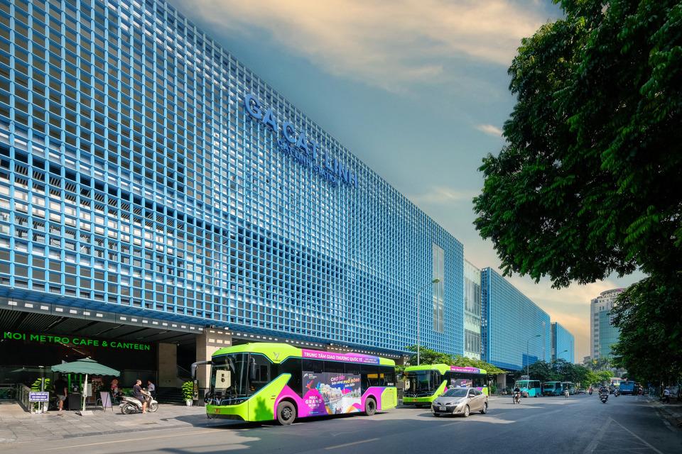 Ga đường sắt trên cao Cát Linh - ảnh trưng bày tại triển lãm. Tác giả: Đỗ Xuân Tâm.