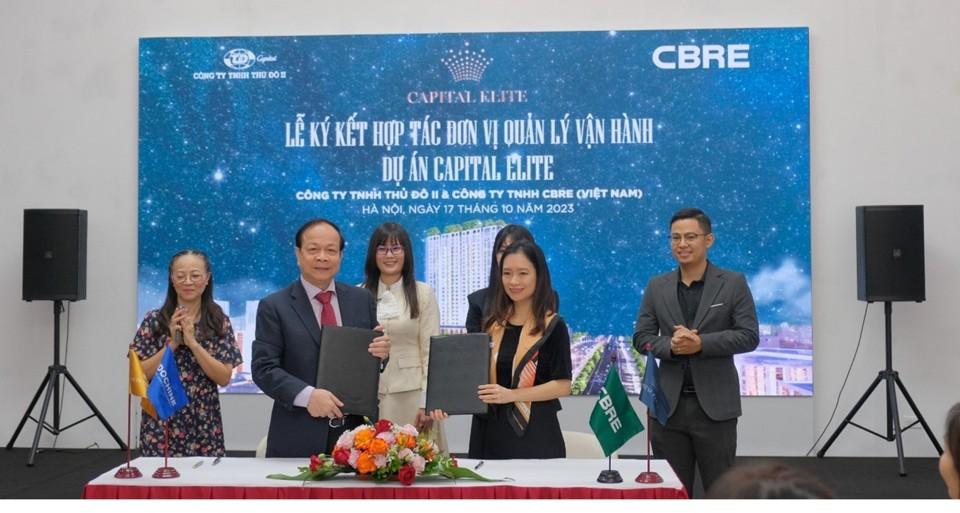 Đại diện Công ty TNHH Thủ Đô II và Công ty CBRE Việt Nam tại buổi lễ ký kết hợp tác