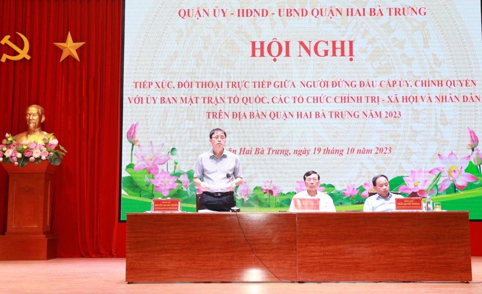 Chủ tịch UBND quận Hai Bà Trưng Nguyễn Quang Trung tiếp thu, trả lời ý kiến của người dân