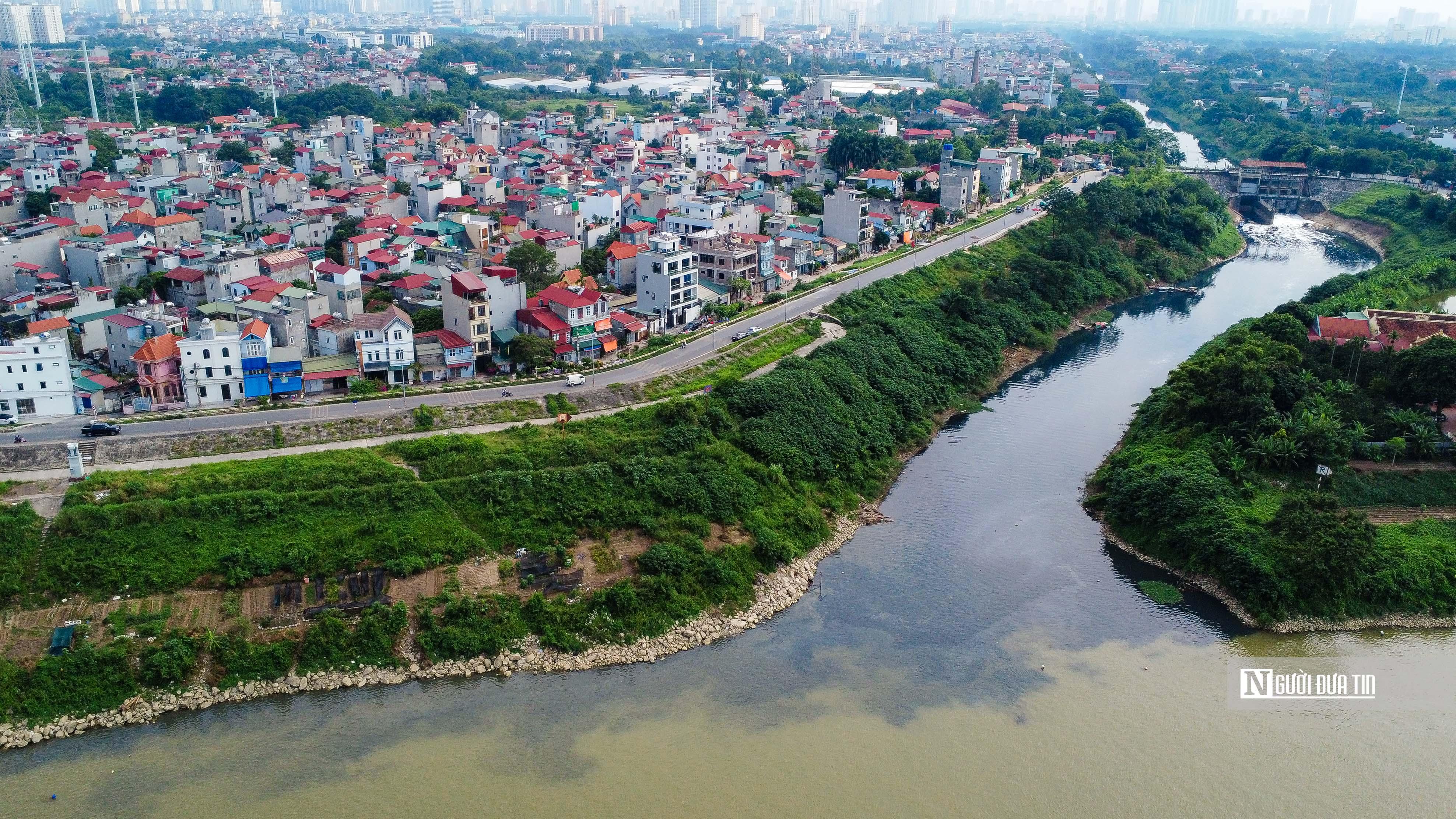 Dân sinh - Nước sông Nhuệ ô nhiễm trầm trọng, chảy ngược ra sông Hồng (Hình 15).