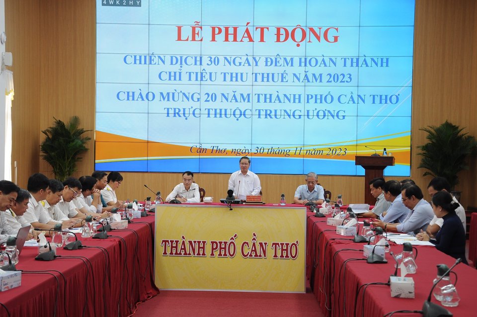 Chủ tịch UBND thành phố Cần Thơ  - Trần Việt Trường phát động Chiến dịch. (Ảnh: Giang Lam)