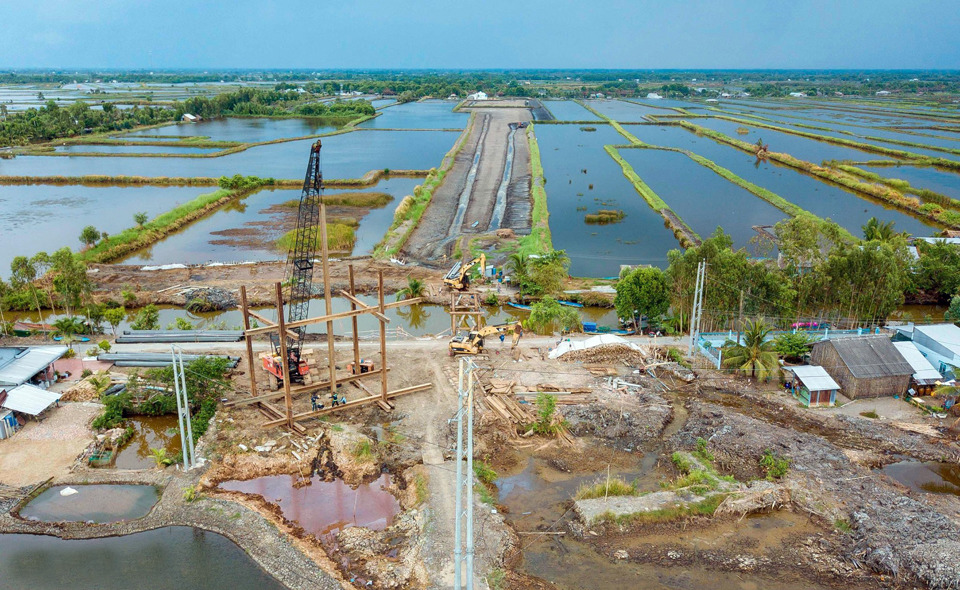 Thi công Dự án thành phần đoạn Cần Thơ - Hậu Giang. Ảnh: Cửu Long