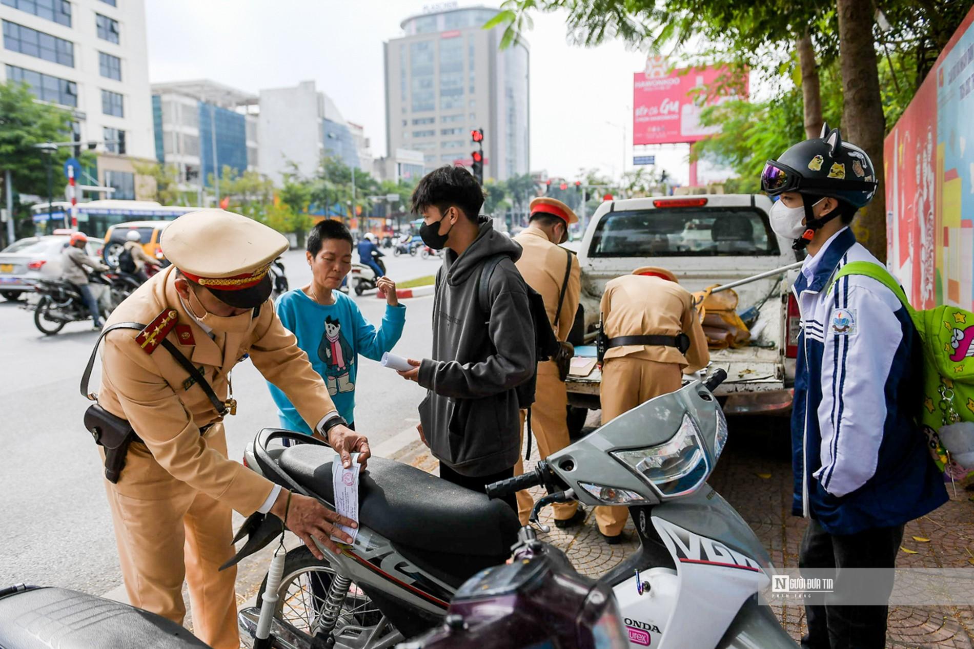 An ninh - Hình sự - Xử lý nhiều học sinh vi phạm giao thông trong buổi học đầu năm 2024 (Hình 7).