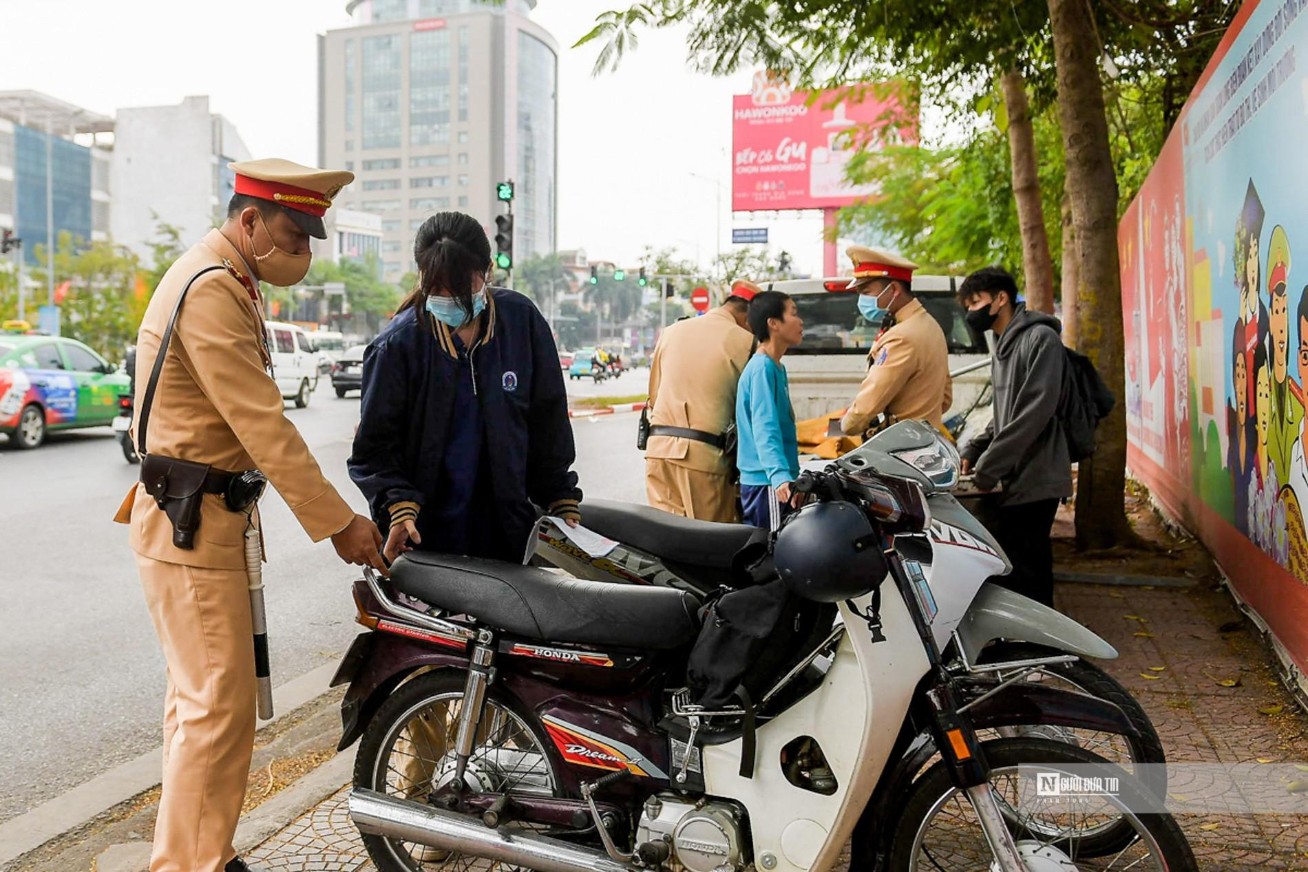 An ninh - Hình sự - Xử lý nhiều học sinh vi phạm giao thông trong buổi học đầu năm 2024 (Hình 4).