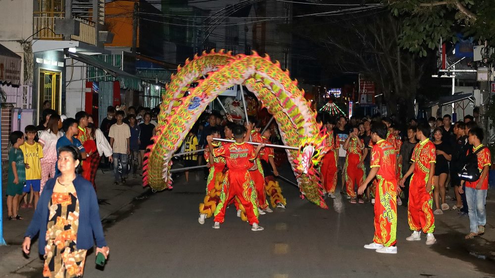 Chị Lê Thị Yến Nhi (phường Long Tuyền, quận Bình Thủy) chia sẻ, Lễ hội Kỳ Yên và các nghi thức của lễ hội đã trở nên thân thuộc đối với chị từ nhỏ cho tới bây giờ. Mỗi năm, chị Nhi đều cùng gia đình, bạn bè tham gia các hoạt động của phần lễ và phần hội tại đình Bình Thủy.