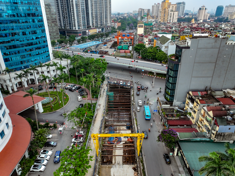 Việc thi công dốc hạ ngầm từ ga trên cao S8  xuống ga ngầm S9 của tuyến ĐSĐT Nhổn - Ga Hà Nội đang được triển khai theo kế hoạch đã đề ra.