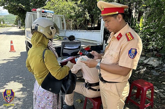 Tước hàng trăm bằng lái qua VNeID