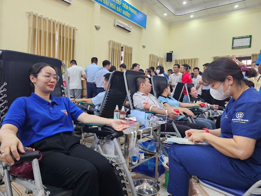 Trên 500 đoàn viên, người lao động Yên Bái đăng ký tham gia hiến máu ngày 12.7. Ảnh: Bảo Nguyên