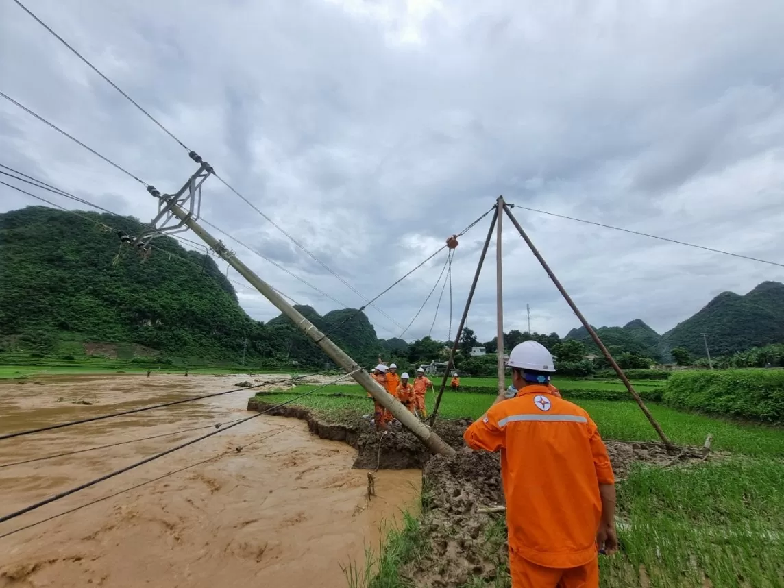 Công ty Điện lực Sơn La: Khôi phục cấp điện trở lại cho khách hàng sau hoàn lưu bão số 2