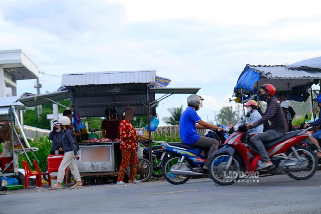 Vỉa hè quốc lộ bị