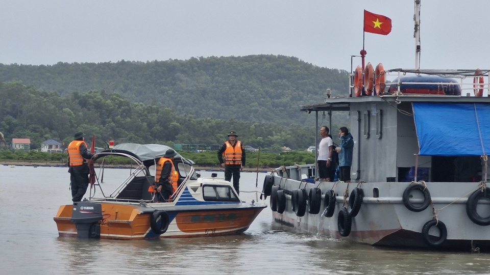 Từ rạng sáng nay tại Nghệ An bắt dầu xảy ra mưa kèm theo gió quật mạnh. Trước diễn biến bão số 3, các địa phương ven biển tích cực triển khai phòng chống bão, với tinh thần quyết liệt, khẩn trương.