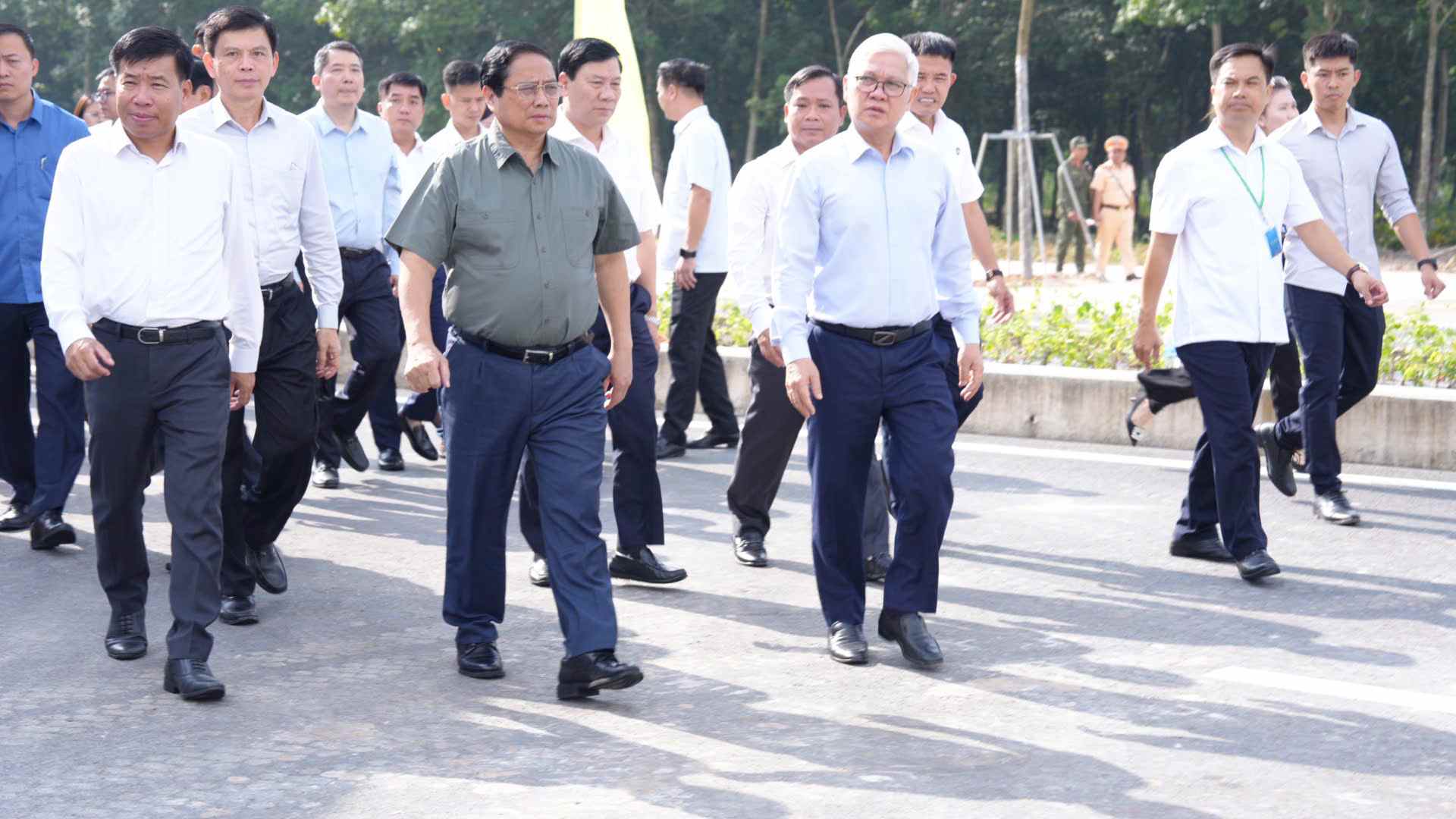 Thủ tướng Chính phủ Phạm Minh Chính làm việc tại Bình Dương. Ảnh: Hữu Thuận