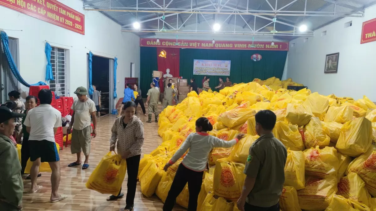 Hỗ trợ 35 tấn hàng giúp nhân dân huyện Bát Xát, Lào Cai khắc phục hậu quả bão Yagi Hỗ trợ 35 tấn hàng giúp nhân dân huyện Bát Xát, Lào Cai khắc phục hậu quả bão Yagi