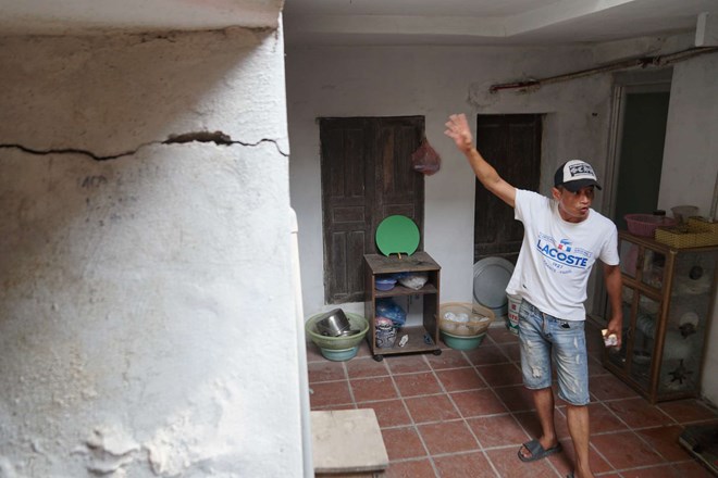 Lo sập nhà khi hàng xóm triển khai công trình xây dựng