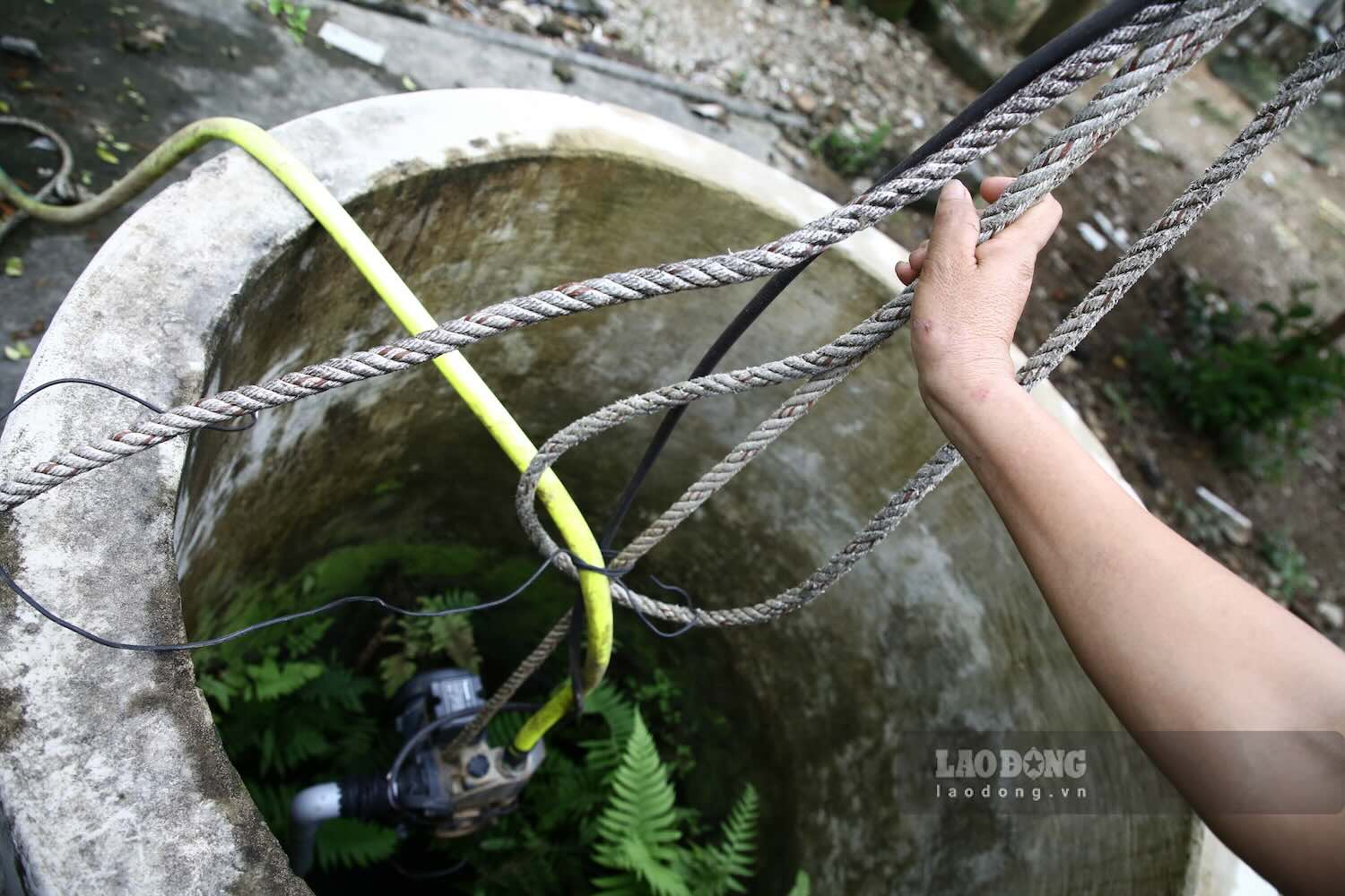 Người dân không dám sử dụng nguồn nước. Ảnh: Công Sáng