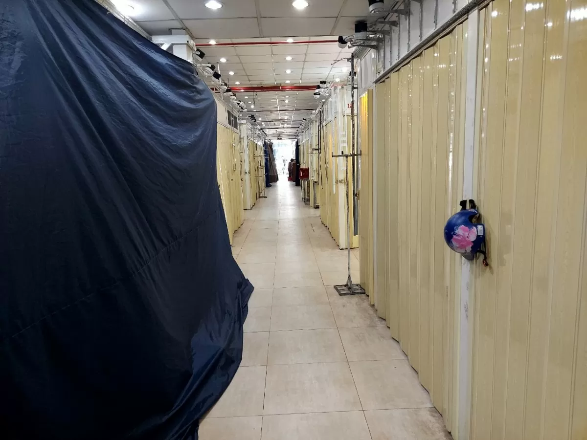 Thấy Quản lý thị trường, nhiều cửa hàng tại Sài Gòn Square đóng sập cửa Thấy Quản lý thị trường, nhiều cửa hàng tại Sài Gòn Square đóng sập cửa