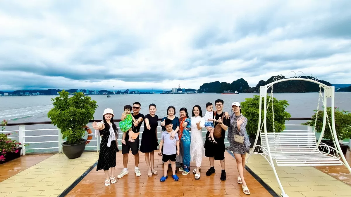 Chuyển đổi số tạo 'cú hích' phát triển du lịch Quảng Ninh Chuyển đổi số tạo 'cú hích' phát triển du lịch Quảng Ninh