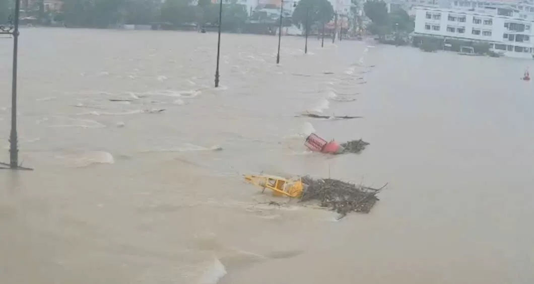 Thừa Thiên Huế: Công điện hoả tốc ứng phó mưa lũ, học sinh nghỉ học Thừa Thiên Huế: Công điện hoả tốc ứng phó mưa lũ, học sinh được nghỉ học