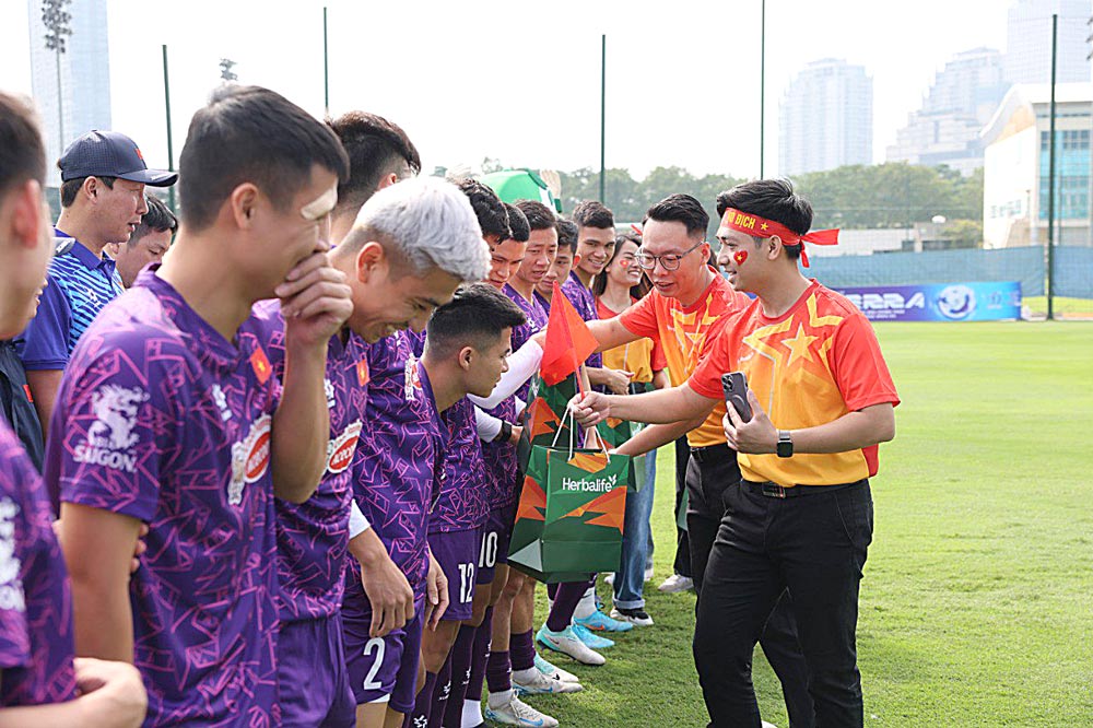 Herbalife giao lưu và đồng hành cùng đội tuyển Việt Nam ngày 22,11 tại sân tập VFF.