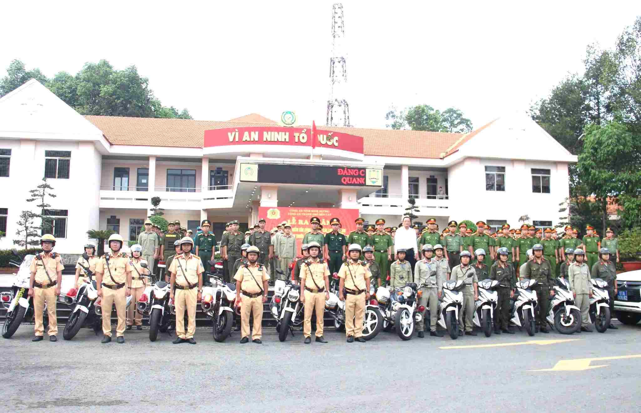 Công an thành phố Bến Cát ra quân trấn áp tội phạm. Ảnh: Công an Bến Cát