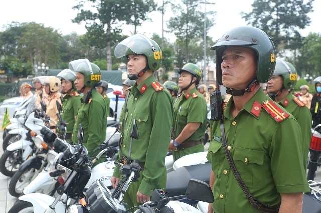 Công an Bình Dương ra quân trấn áp tội phạm để người dân ăn Tết yên vui
